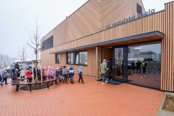 V Újezdě otevřela moderní mateřská škola za 76 milionů