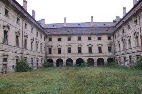 Zámek v Postoloprtech čeká rozsáhlá obnova. Město hledá strategického partnera