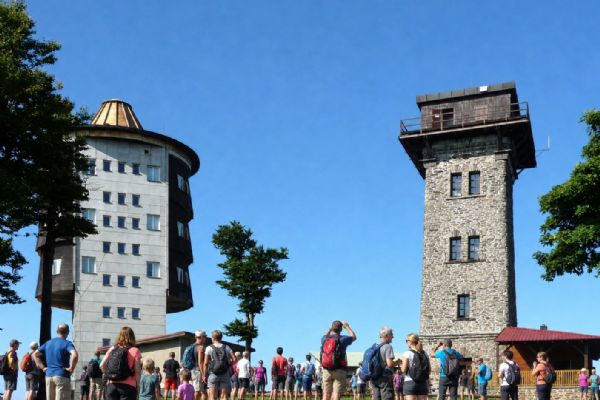 Čeští a bavorští turisté se setkají na Čerchově. Čeká je výšlap, folklor i rozhledna