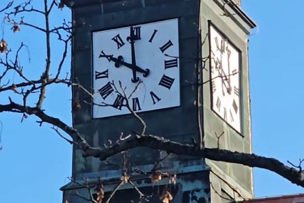 Hodiny na věžičce v Chotěboři opět fungují