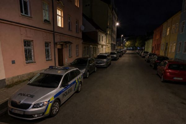Muž měl v toxické psychóze zabít bratra. Obžaloba mluví o opilství, ne o vraždě