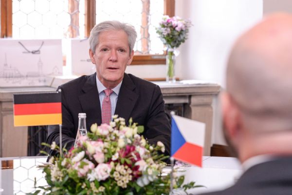 Německo posiluje vazby s Plzní. Velvyslanec Reuss jednal o byznysu a investicích