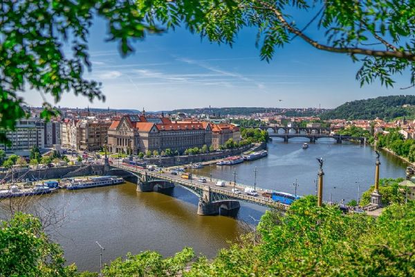 Praha čelí bytové krizi, potřebuje 150 tisíc bytů do roku 2050