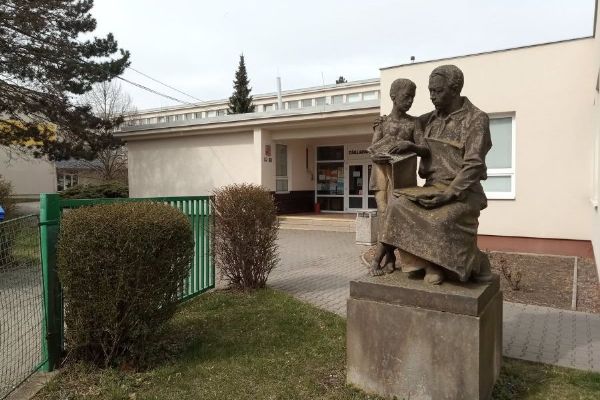 Praha pošle do okrajových částí 232,8 milionu. Peníze rozšíří školy i Starou poštu