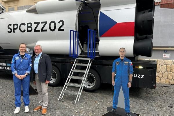 Raketa SpaceBuzz je ještě dnes v Plzni. Nabízí virtuální let na oběžnou dráhu