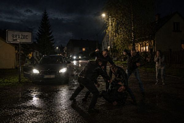 Rodinný spor skončil brutální rvačkou. Pětice stojí před soudem, hrozí až 12 let vězení