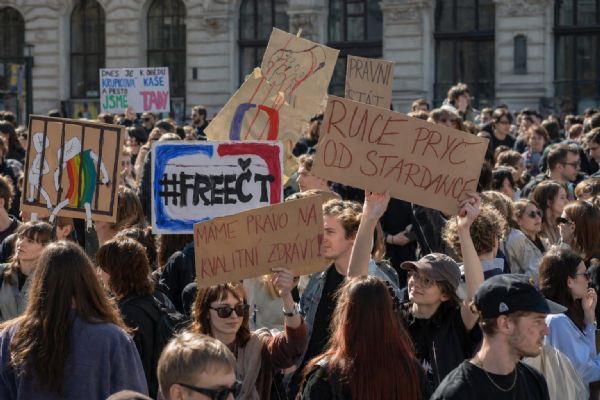Studenti protestovali za Českou televizi a rozhlas. Do akcí se zapojila i Plzeň
