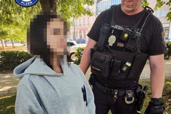 Tvář dívky byla strážníkům povědomá. V Plzni našli celostátně hledanou mladistvou
