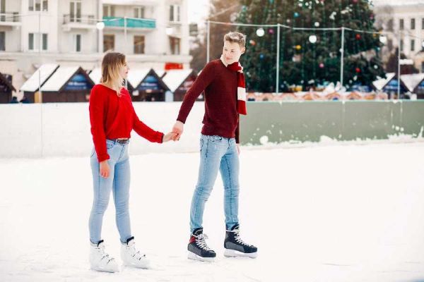 Vánoční trhy v Českých Budějovicích: Punče, bruslení a zábava až do ledna