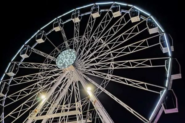 Vánoční trhy v Olomouci 2025: Kluziště a vyhlídkové kolo přinášejí nové zážitky