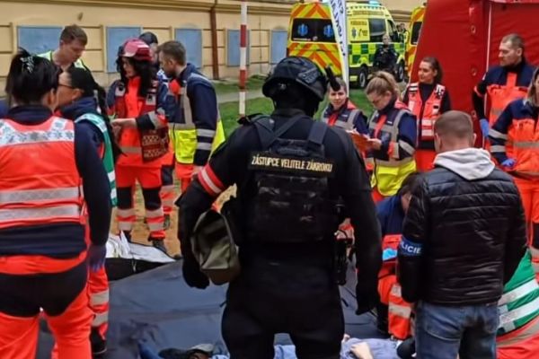 Věznici na Borech obsadily desítky policistů, hasičů a záchranářů. Plzeň zažila velké cvičení