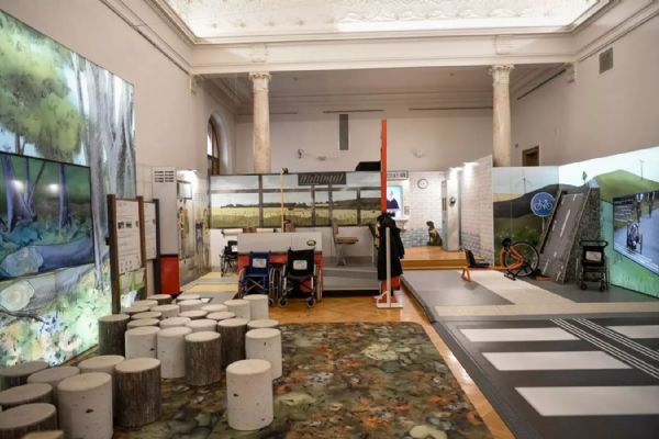 Výstava Lidé odvedle přináší pohled na život s hendikepem