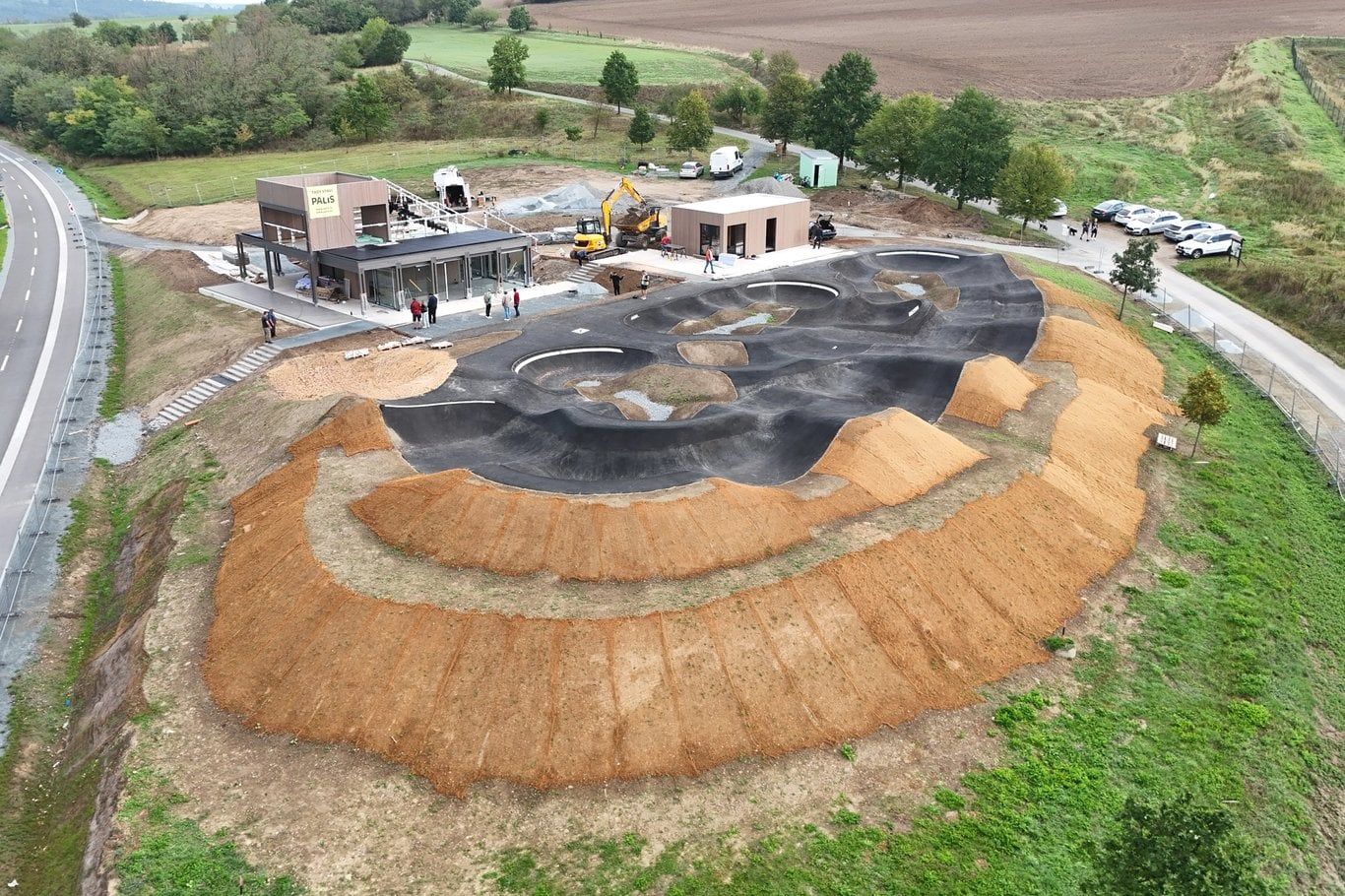 Psovské údolí v Plzni brzy otevře. Nový areál nabídne pumptrack, Posed i servis kol