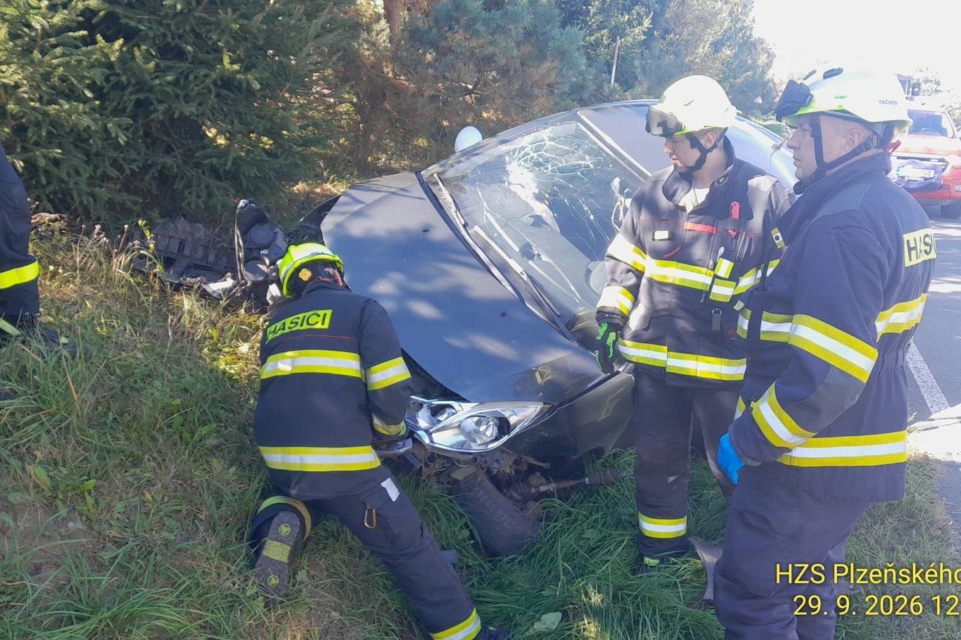 Auto sjelo do příkopu mezi Částkovem a Velkým Rapotínem na Tachovsku. Řidička se zranila