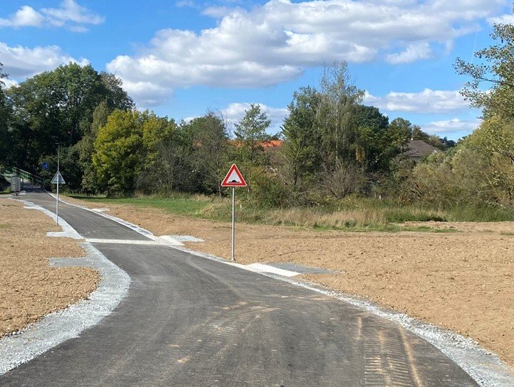 Plzeň opravila cestu pod Dubovou horou. Spojí Litice s Lhotou pro cyklisty a pěší