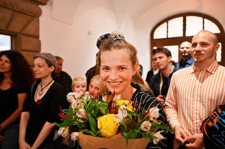 Galerie města Plzně zve výstavu 700 000 čárek. Sofie Švejdová vystavuje do listopadu