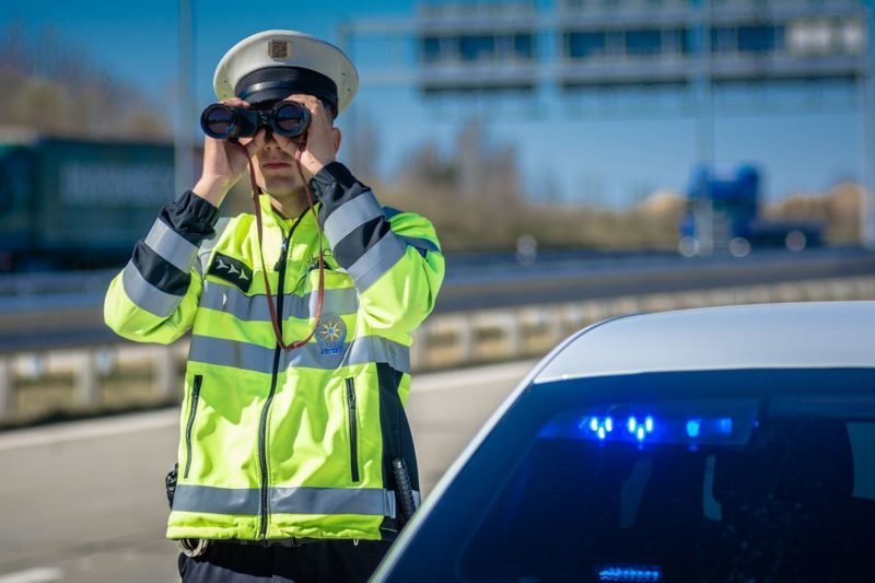 Velká policejní akce v Plzeňském kraji. Řidiči riskovali rychlostí i drogami, padlo 134 přestupků