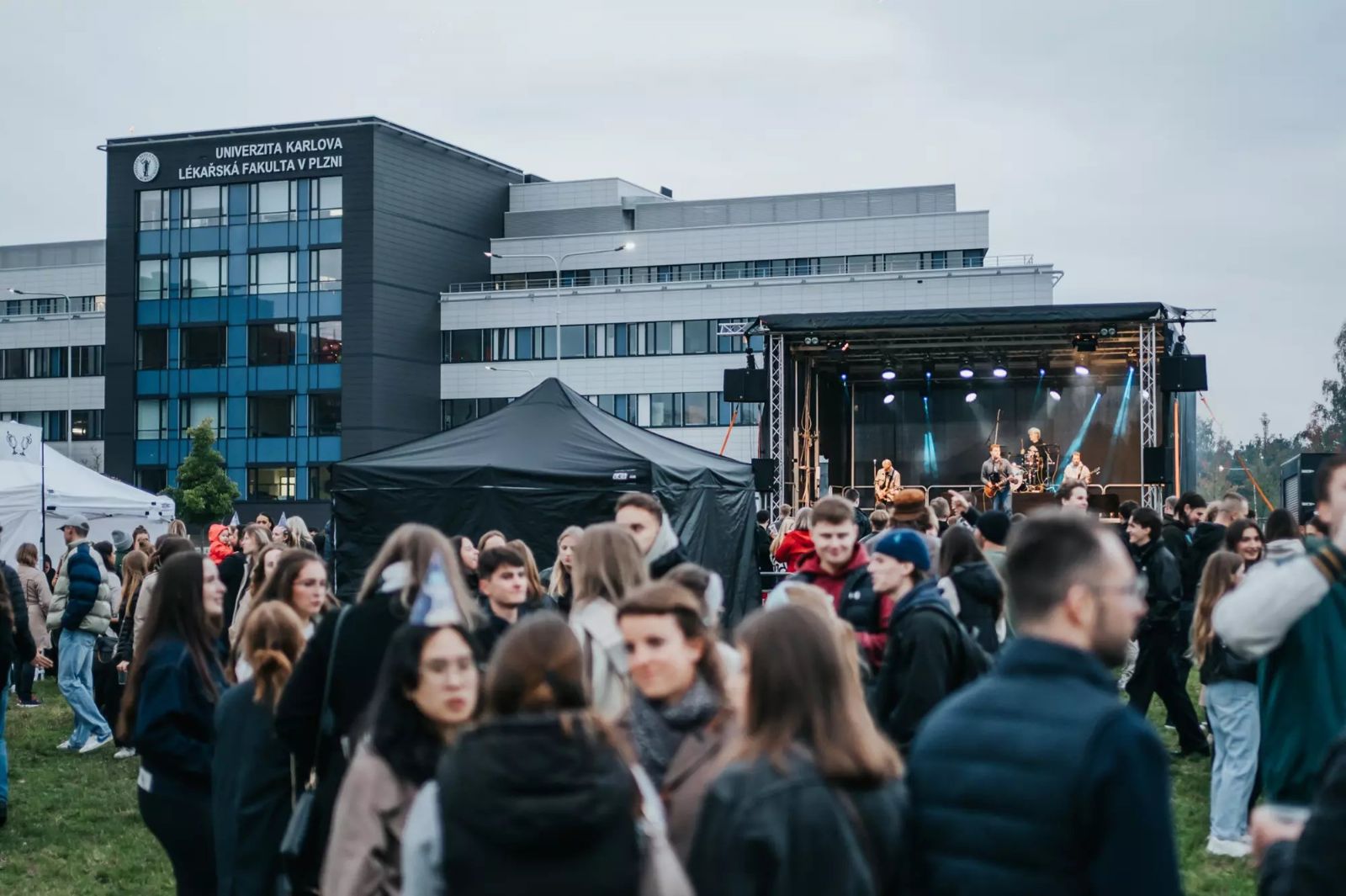 Medfest otevře plzeňskou lékařskou fakultu veřejnosti. Nabídne medicínu, prevenci i koncerty