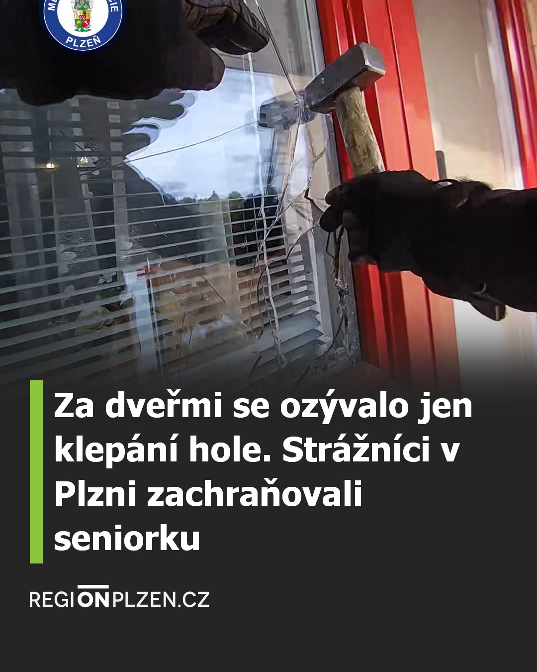 Za dveřmi se ozývalo jen klepání hole. Strážníci v Plzni zachraňovali seniorku