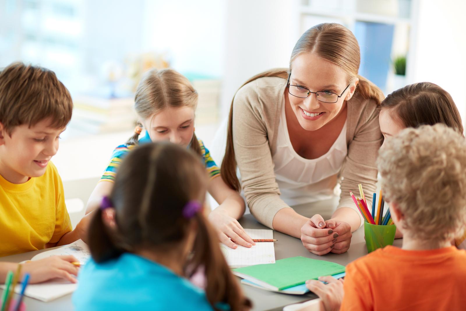 Velká změna ve školních třídách. O využití asistentů pedagoga mají nově více rozhodovat ředitelé