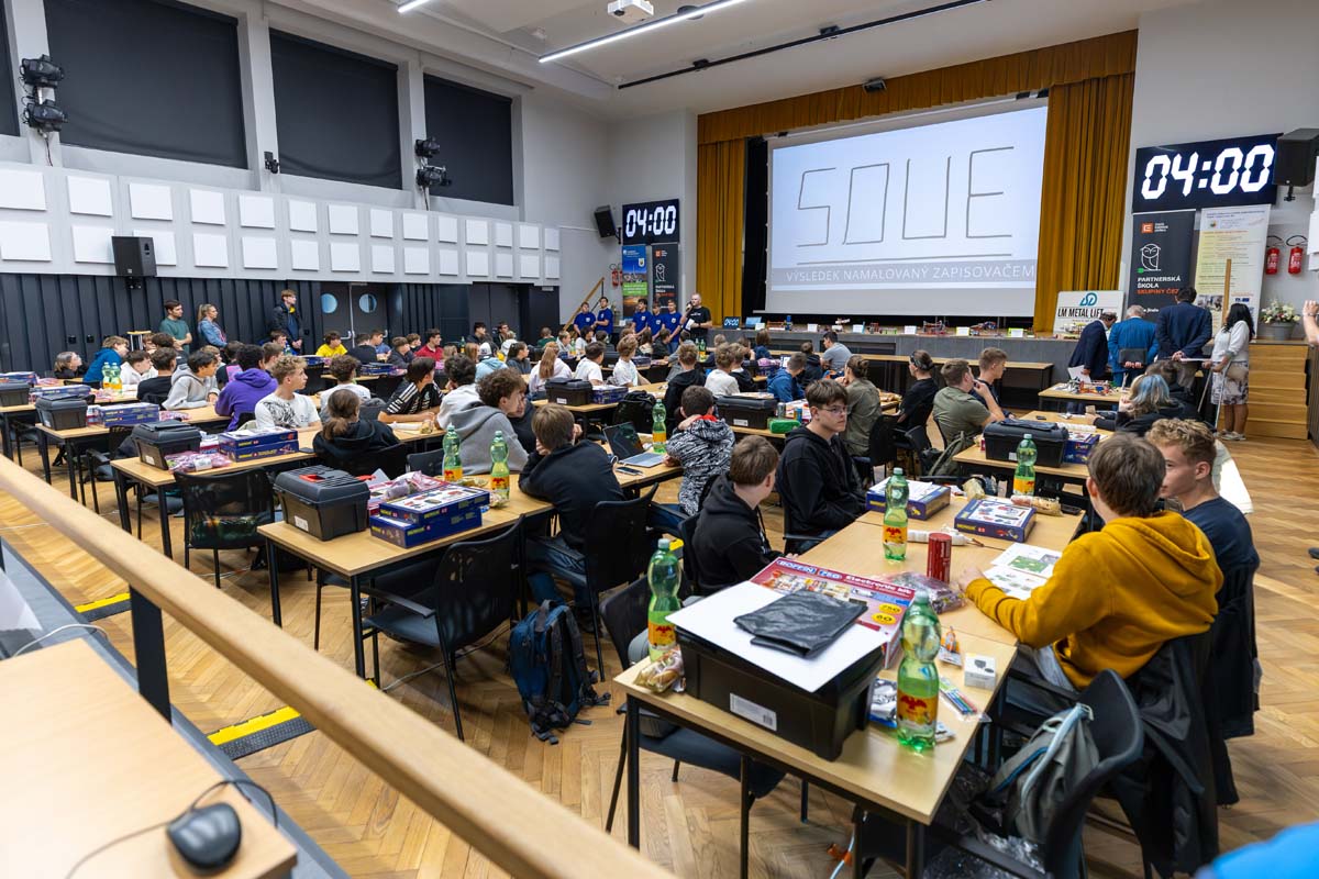 Zlaté české ručičky nezmizely. Mladí technici v Plzni bojovali v soutěži Technika má zlaté dno