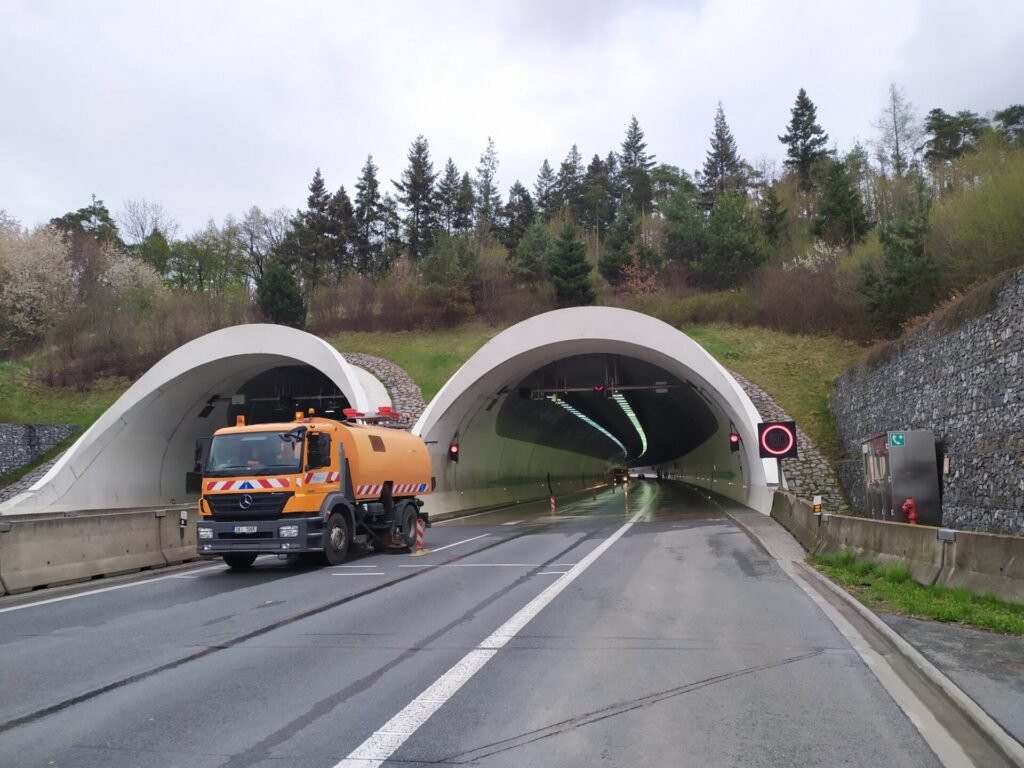 Tunel Valík čekají čtyři dny uzavírek, doprava pojede v obou směrech jedním pruhem