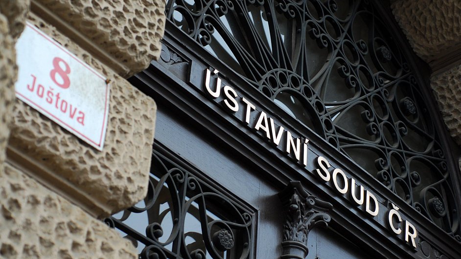 Podezření ze zneužívání chlapce vlastním otcem v Plzni? Ústavní soud stížnost chlapce odmítl