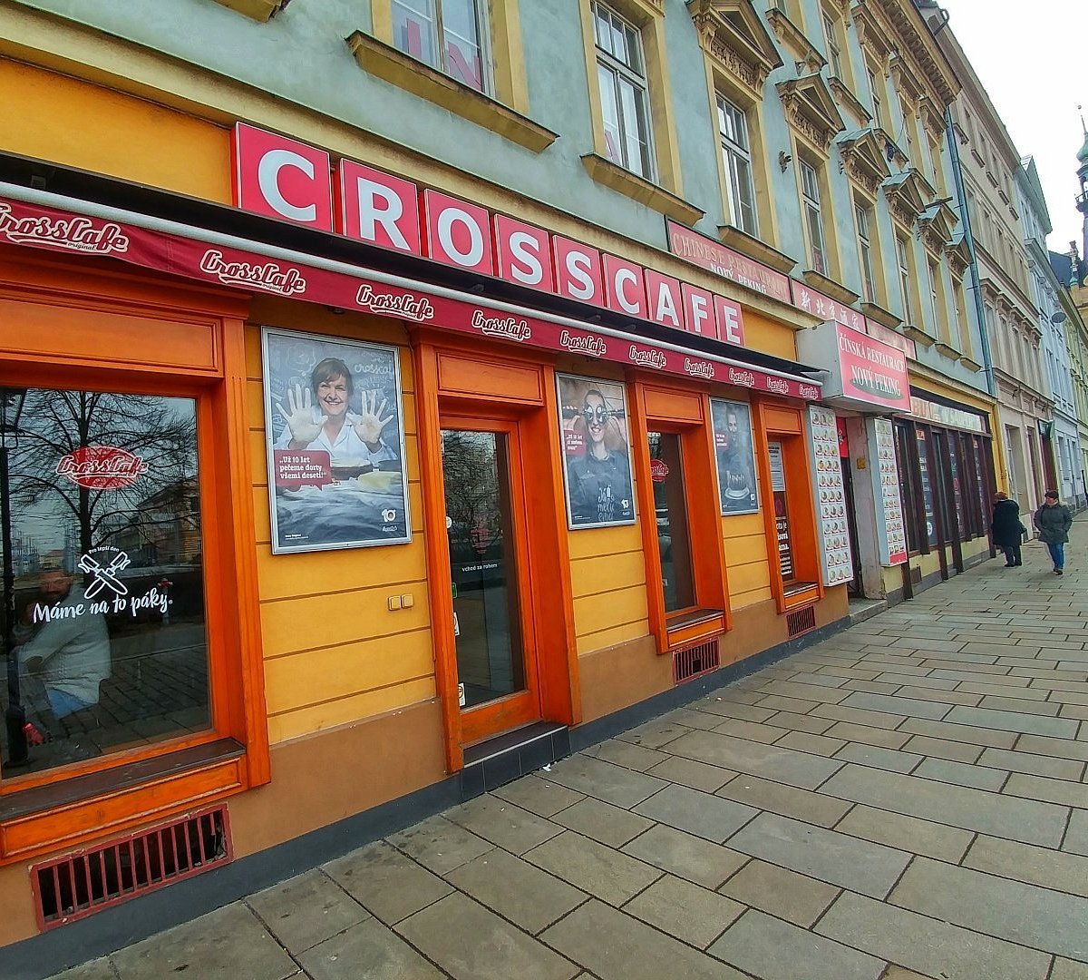 obrázek: Drama v kavárně v centru Plzně. Žena napadala hosty a hrozila zapálením podniku