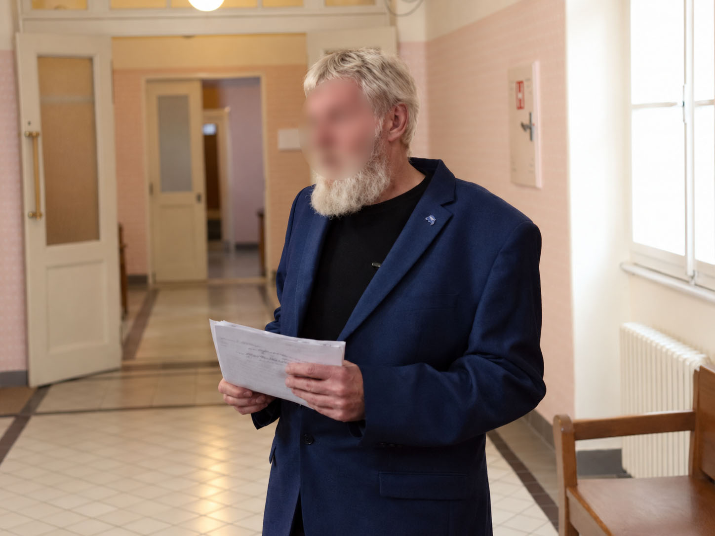 obrázek: Léčitel z Klatovska čelí obžalobě ze znásilnění nezletilé. Další ženy popisují nechtěné sexuální kontakty