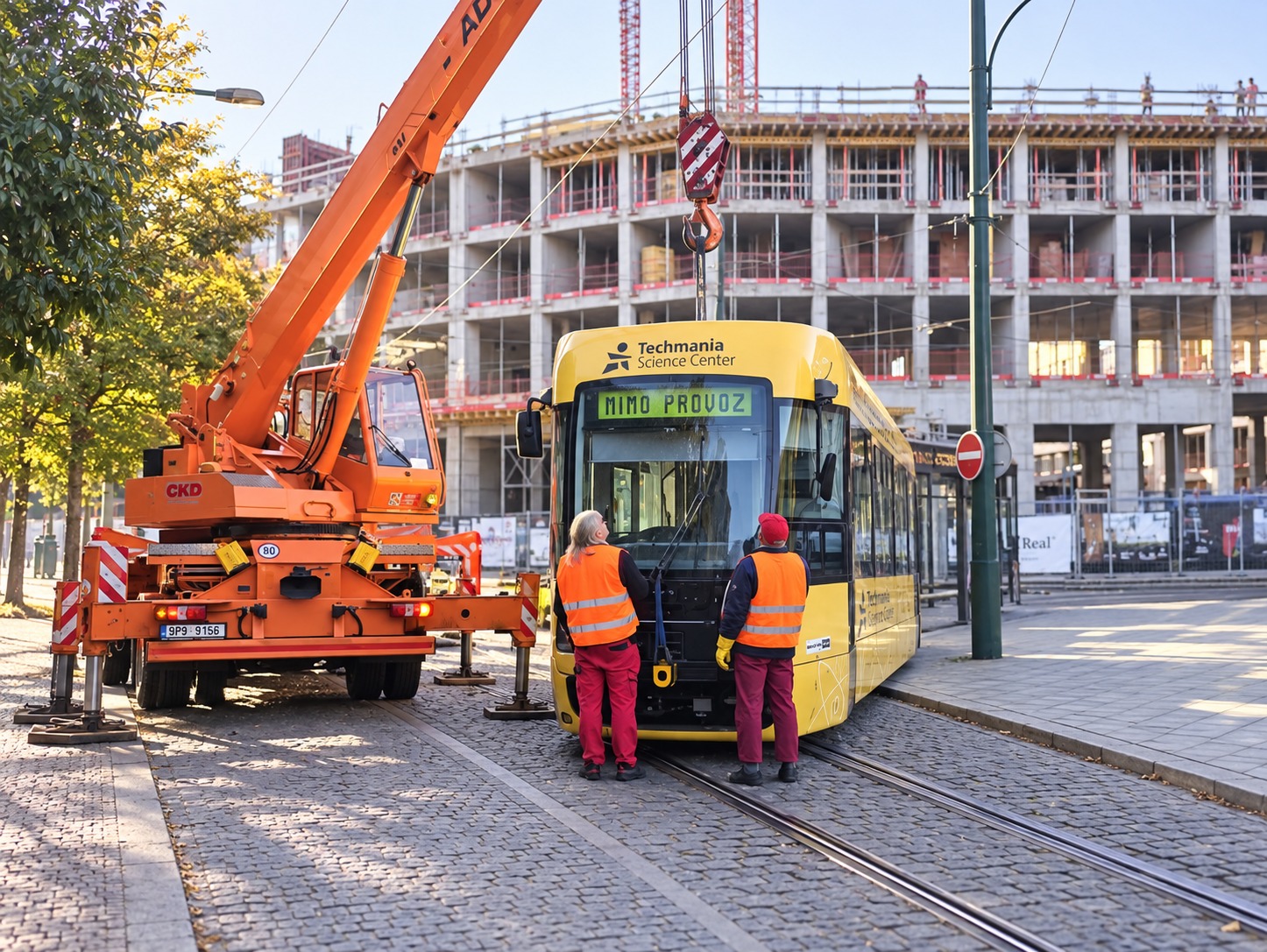 Dvě nehody tramvají během jednoho rána. Na Anglickém nábřeží se srazily, U Zvonu jedna vykolejila