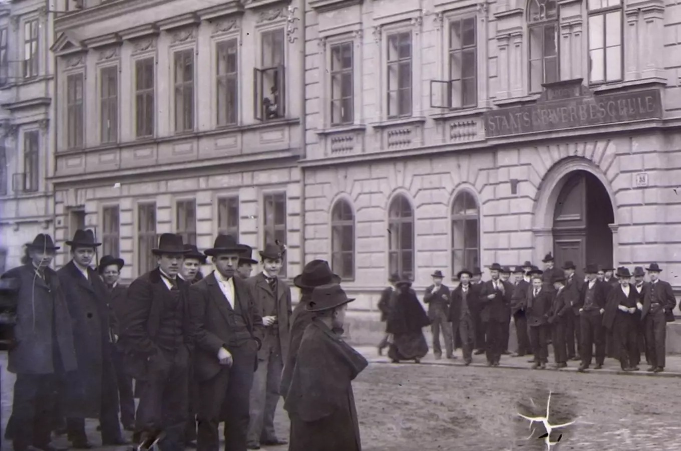 V Plzni otevírá výstava o německé průmyslové škole. Připomíná Kotěru, Hilberta a 150 let