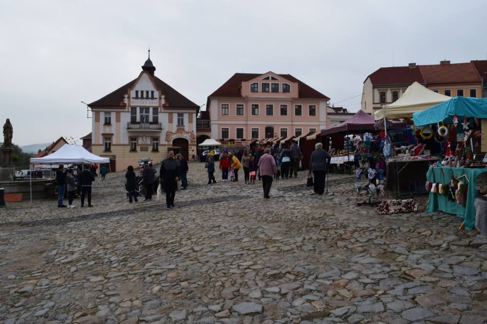 Nepomucké farmářské a řemeslné trhy: Letní pohoda s lokálními produkty a živou hudbou