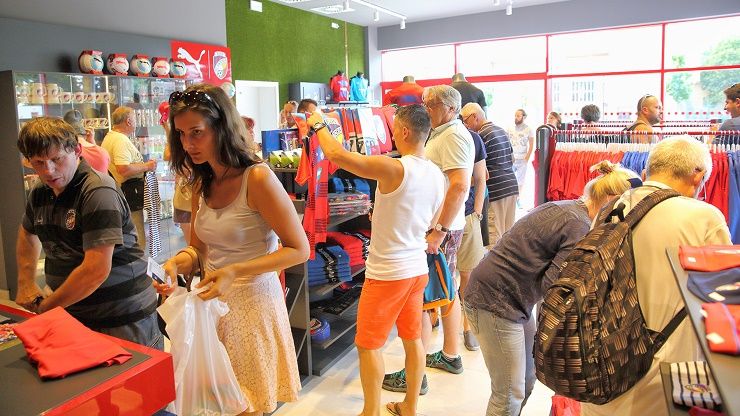 Nový Viktoria shop je otevřený, zájem byl především o dresy