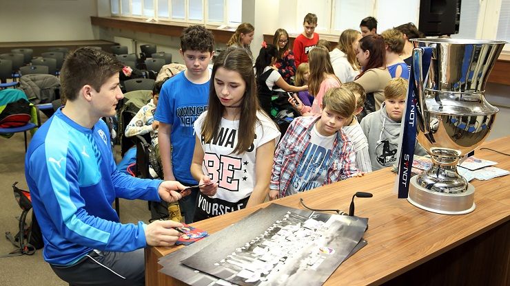Plzeňským školákům rozdával vysvědčení Vašek Pilař