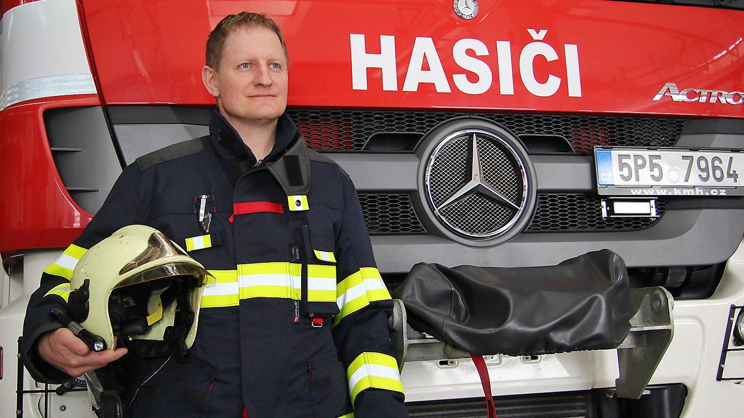 Plzeňští Hrdinové: Hasič Petr Svoboda ochránil kolegu před vybuchlou tlakovou lahví