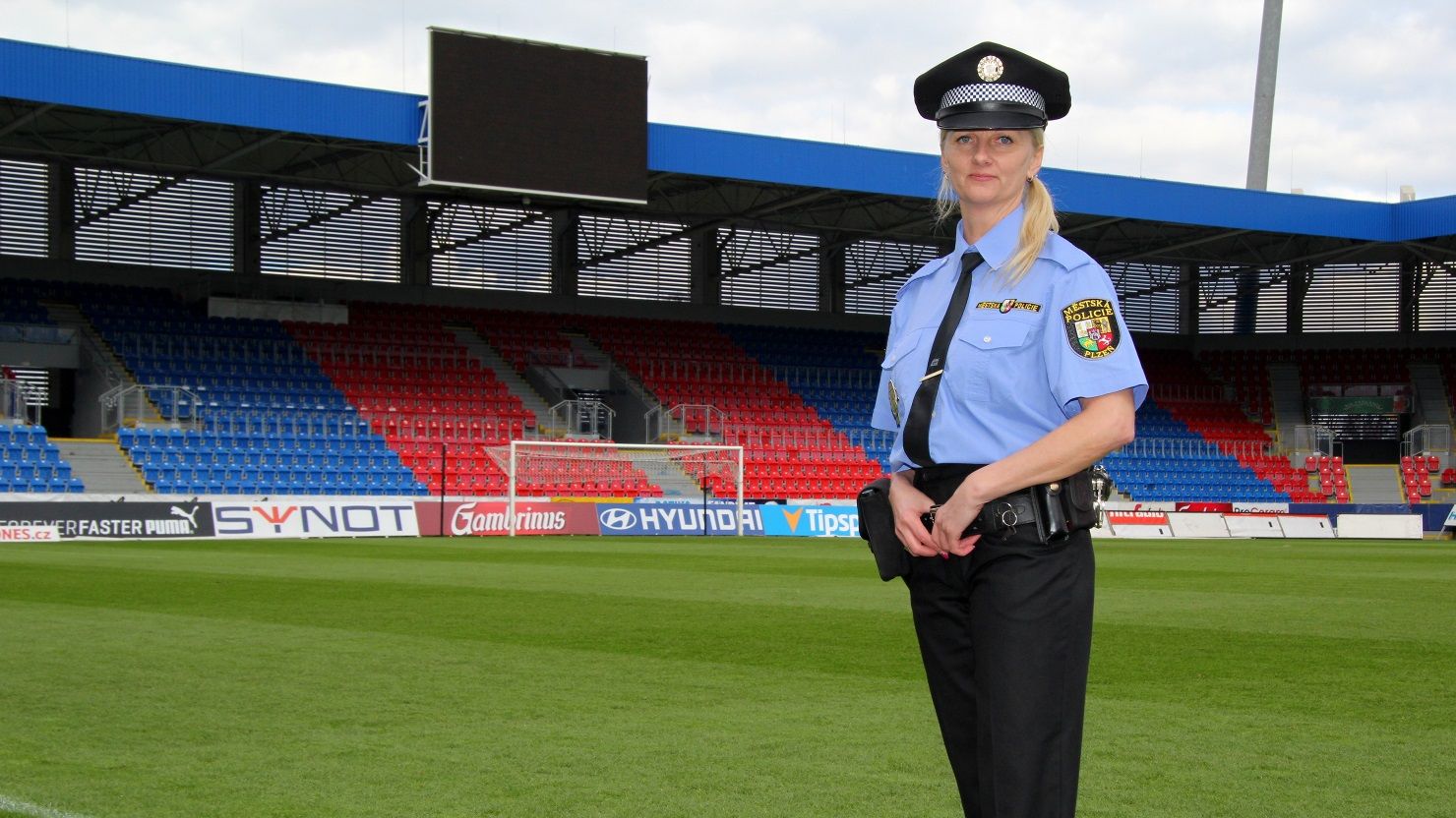 Plzeňští Hrdinové: Helena Hájková zachránila ženu z kolejiště