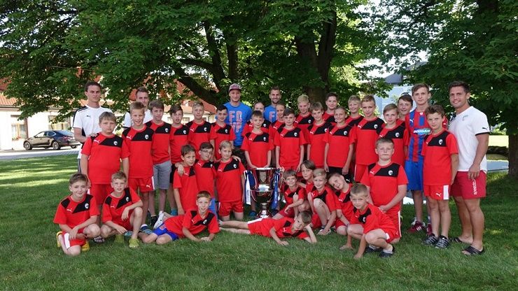 Více než 30 dětí si užilo fotbalový kemp s Viktorkou