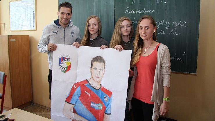 obrázek: Viktorka do škol: Honza Kovařík se setkal s autorkami vítězného obrázku