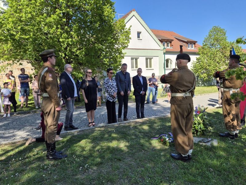 Na Bolevecké návsi uctili památku Barbory Raisové
