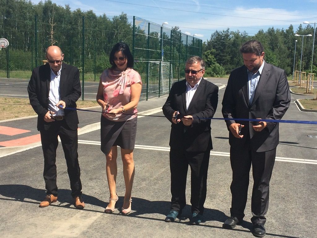 Parkoviště a sportovní hřiště v Manětínské ulici dokončeno