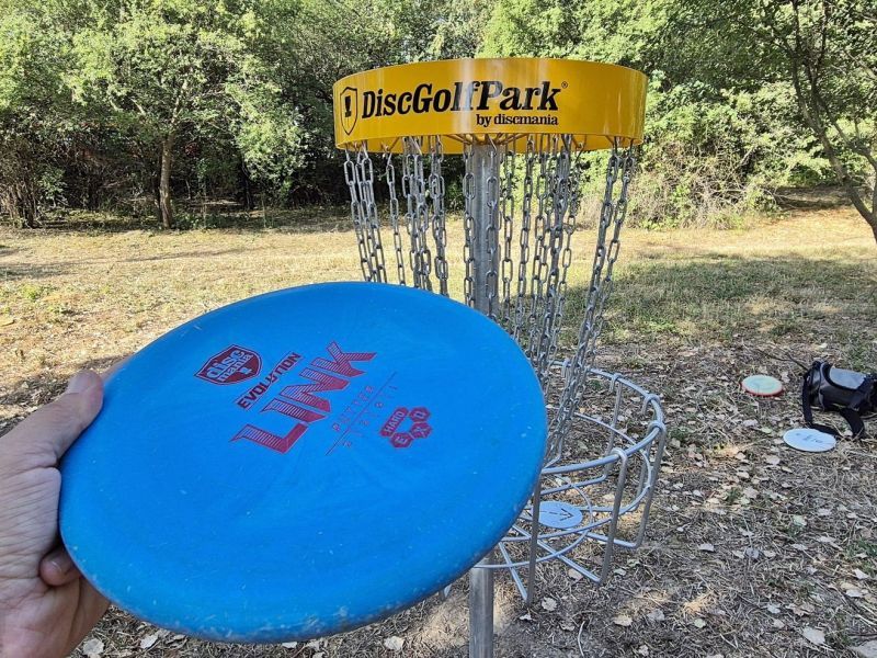 Přijďte si vyzkoušet discgolf na novém hřišti na Vinicích