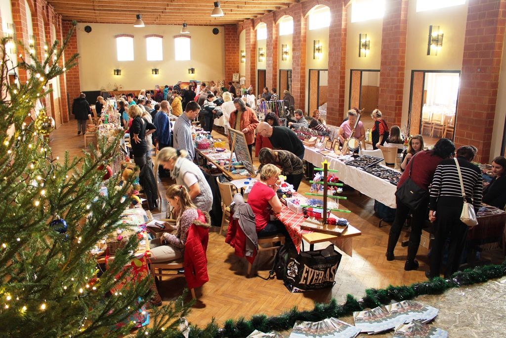 Šikovní lidé předvedli své umění na rukodělném jarmarku