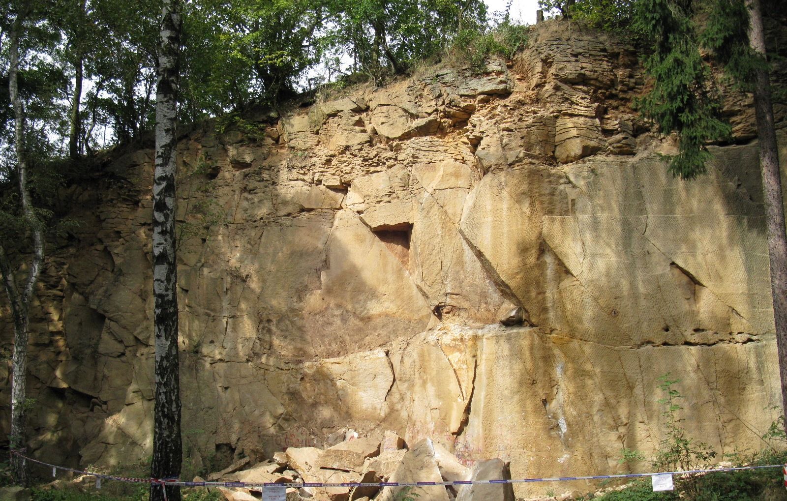 Zřícení skalního masivu u Košuteckého jezírka