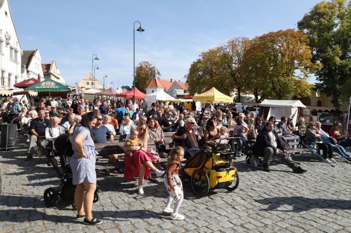 Koterovská náves zavoněla medem při 12. ročníku Medového jarmarku