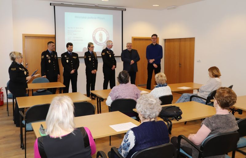 Senioři se mohou přihlásit na další ročník Plzeňské senior akademie