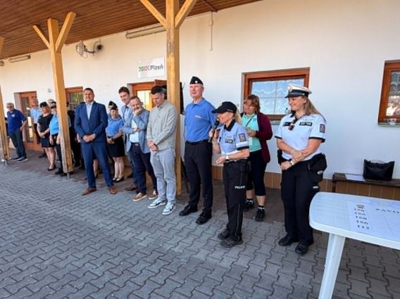 Na Trojce začalo finále dopravní výchovy předškoláků. Bezpečnost děti učí skuteční policisté i záchranáři