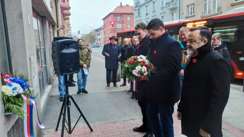 Pamětní deska zdobí někdejší bydliště statečného odbojáře
