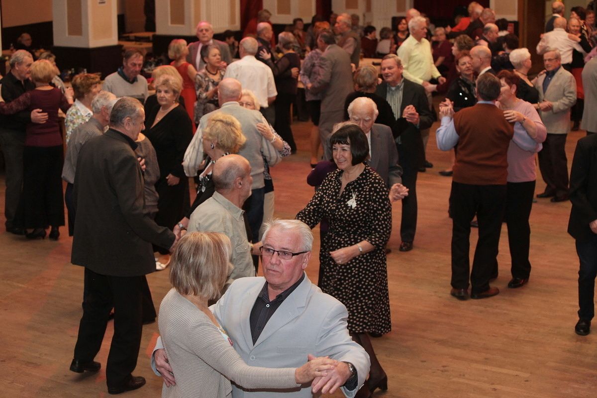 Senioři z „Trojky“ roztancovali kulturní dům Peklo