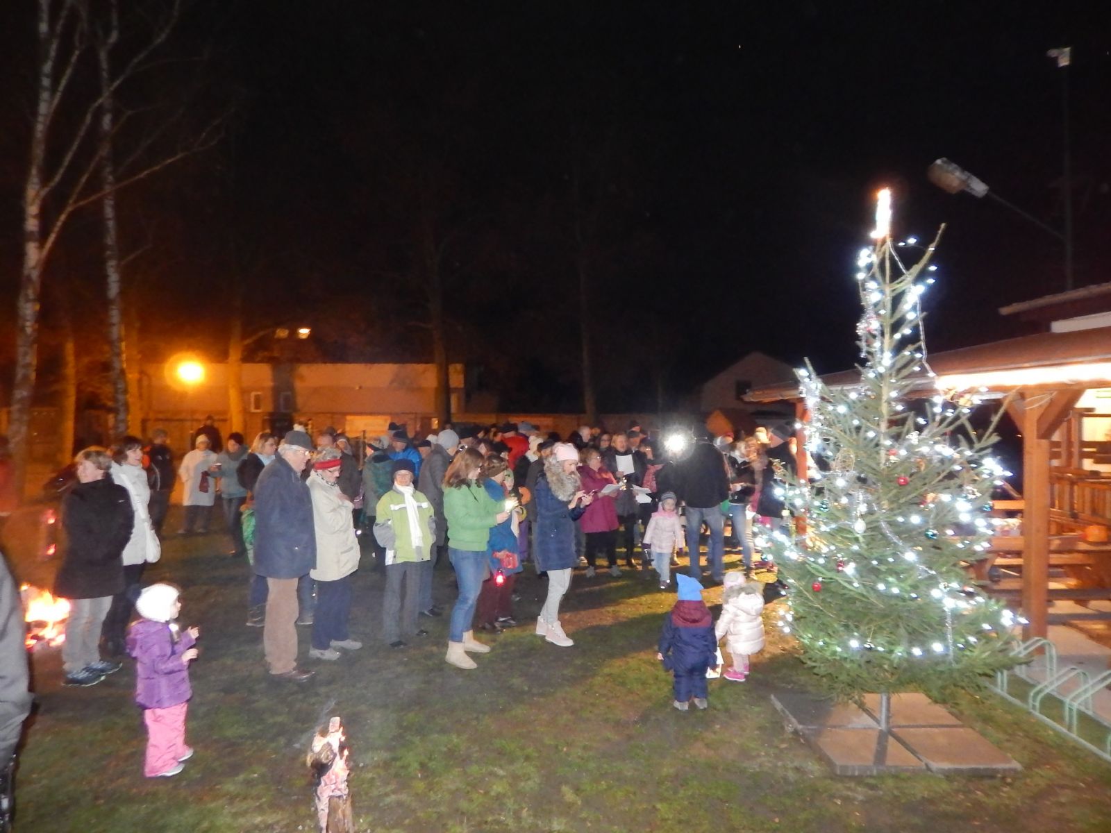Svůj vánoční strom si rozsvítili také obyvatelé Nové Hospody