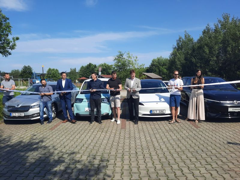 obrázek: Trojka uvedla do provozu nové místo pro nabíjení elektromobilů